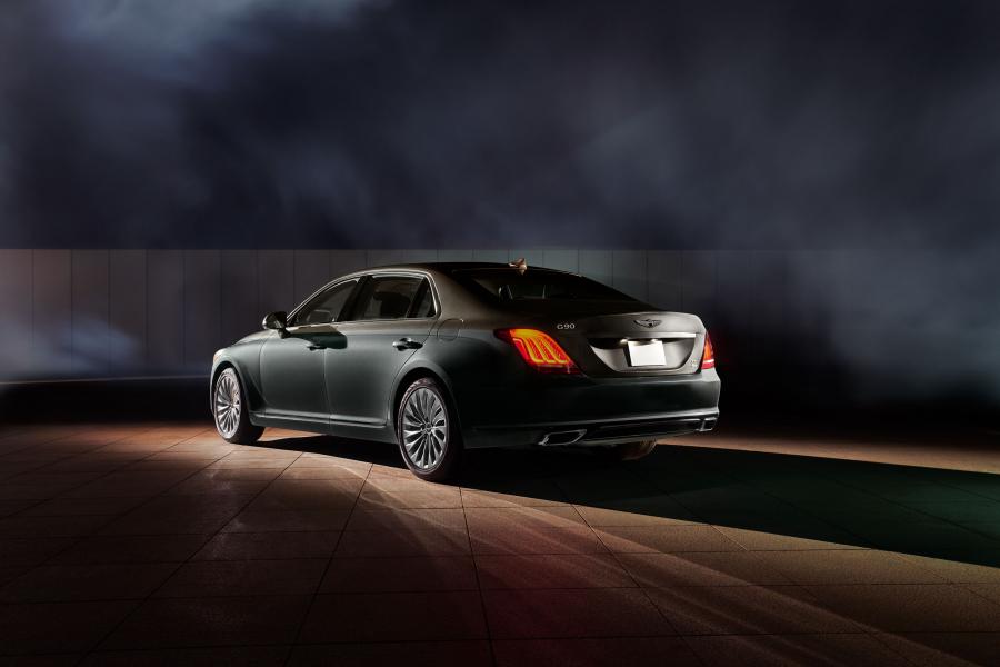  Genesis G90 Vanity Fair Special Edition (HI) 2018 года  (фото 3 из 24)